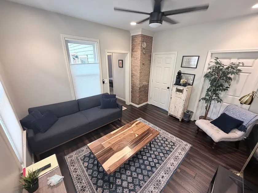 Very Clean- Gordon Square Suite- Amazing Location! - Image 1