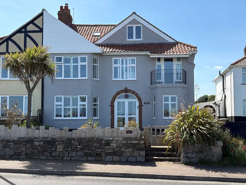 Seascape House Bed and Breakfast - Image 1