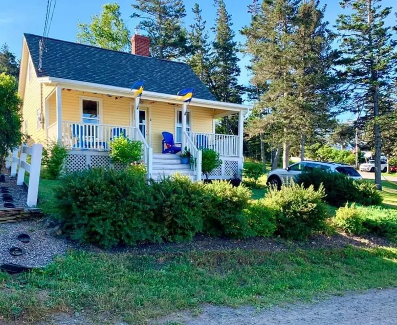 Ocean View Sunset Cottage, Halls Harbour Sleeps 5 - Image 1