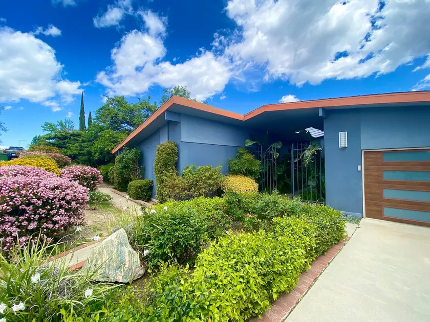 Mid century modern home with Epic Views - Image 1