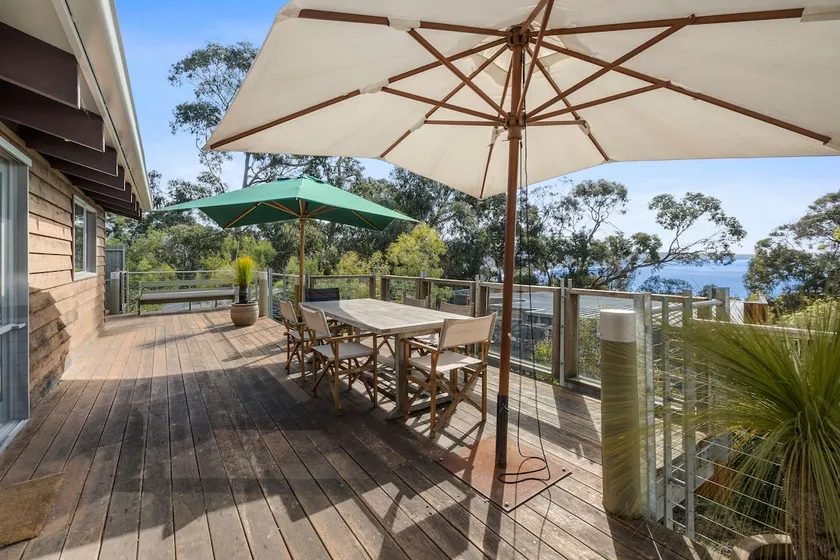 Albert Cosy Wood Fire Huge Deck And Stunning View - Image 1