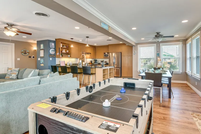 Gemütliches Galveston Home w / Deck - Spaziergang zum Strand! - Image 1