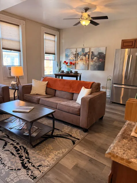 Cozy + Modern apartment near the city! - Image 1