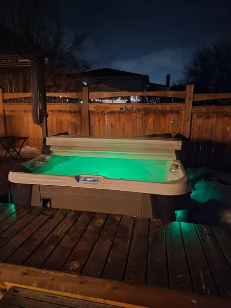 Hot Tub Getaway Private 1BD Suite with parking - Image 1