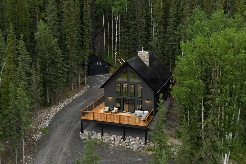 Nordegg Cabin with Barrel Sauna - Image 1