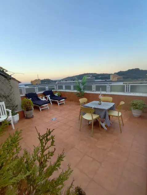 A charming penthouse with a terrace and spectacular views - Image 1