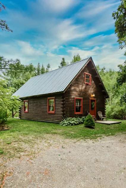 Cozy Log Cabin Near Bangor - Image 1