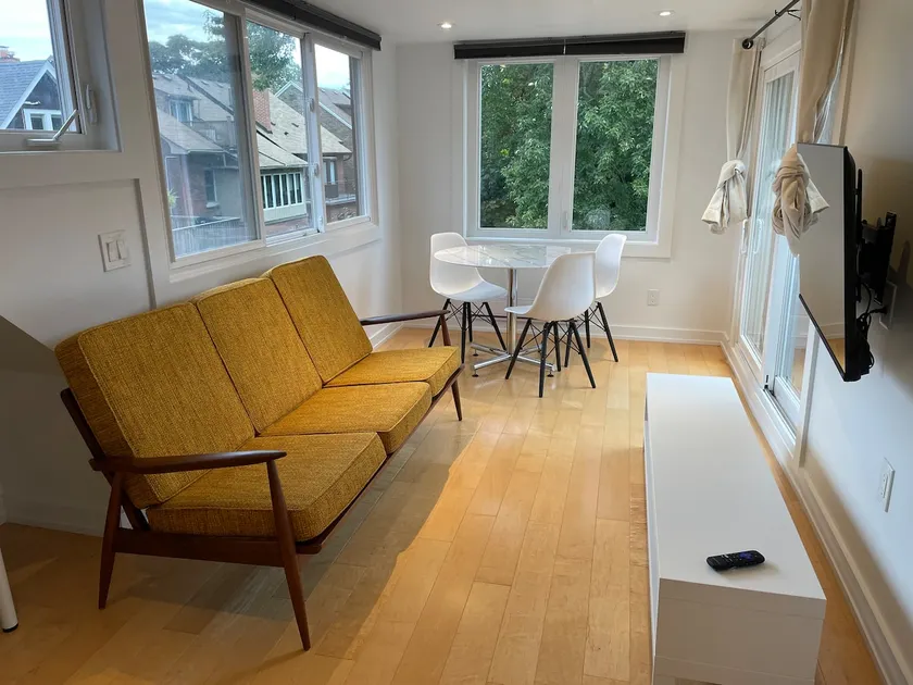 Roncy Loft - High Park 5-Star (no parties) - Image 1