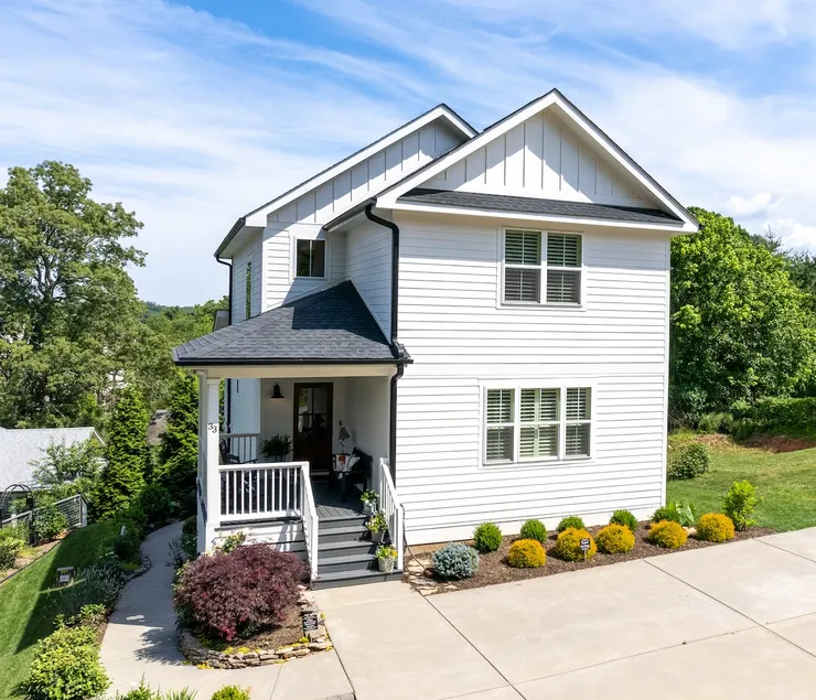 Charming Biltmore Village Urban Farmhouse|Sleeps 6 - Image 1