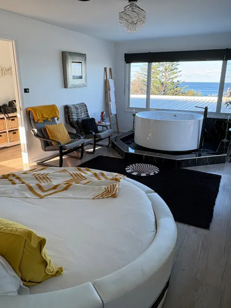 Wavewatch Rooftop Spa Suite - Image 1