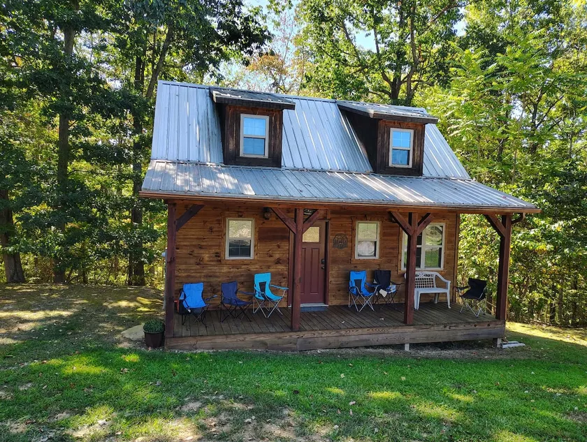Outdoor Adventure Luxury Cabin Rental ”The Genoa” - Image 1
