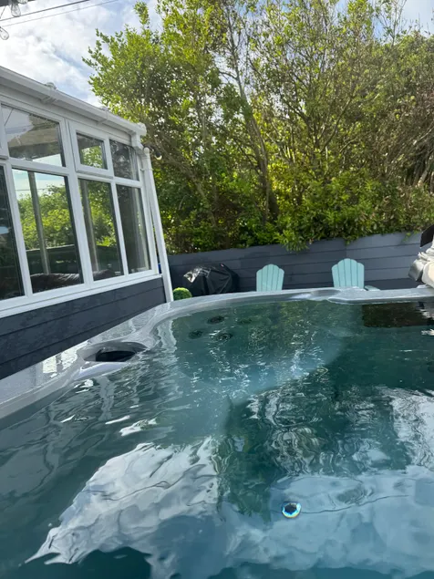 The Hideaway with optional hot tub hire - Image 1