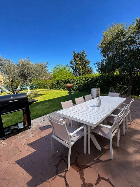Chalet with private garden - Image 1