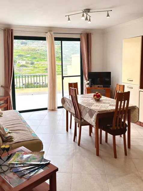 Fully furnished seaside apartment - Image 1