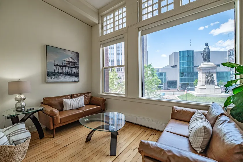 Cityscape Loft. Central Location - Image 1