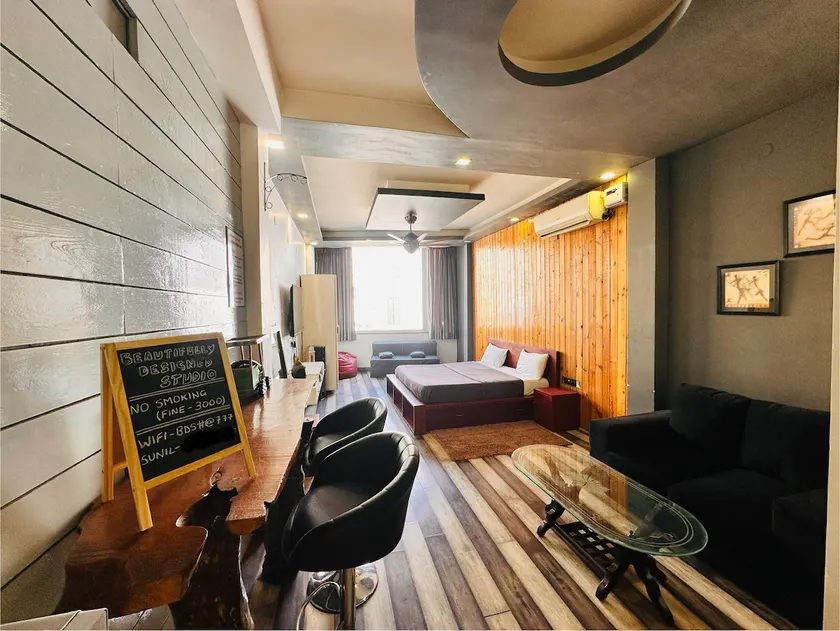 Beautifully Designed Studio - Image 1