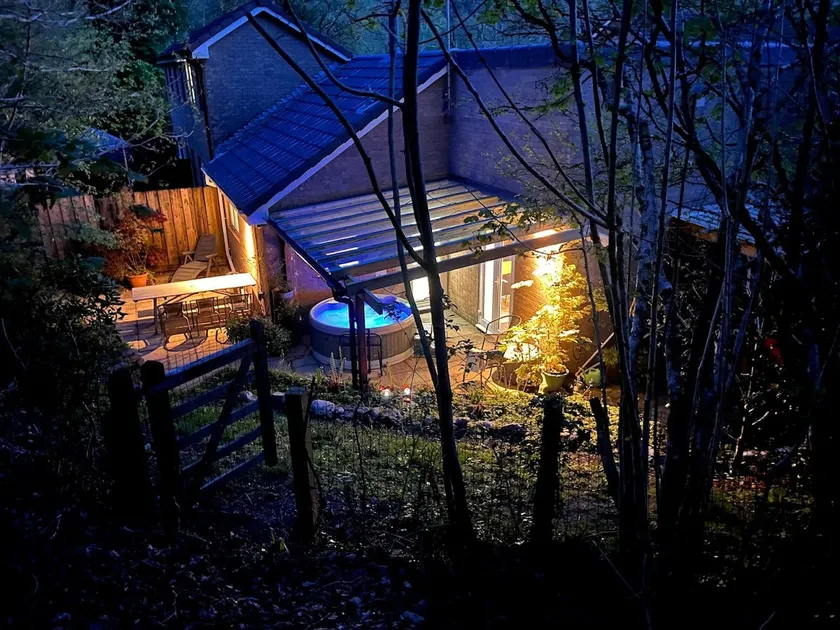 Canyon Cottage - Waterfall Country, Brecon Beacons - Image 1