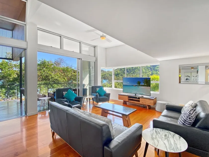 Maggies Beachfront Apartment 8 - Image 1