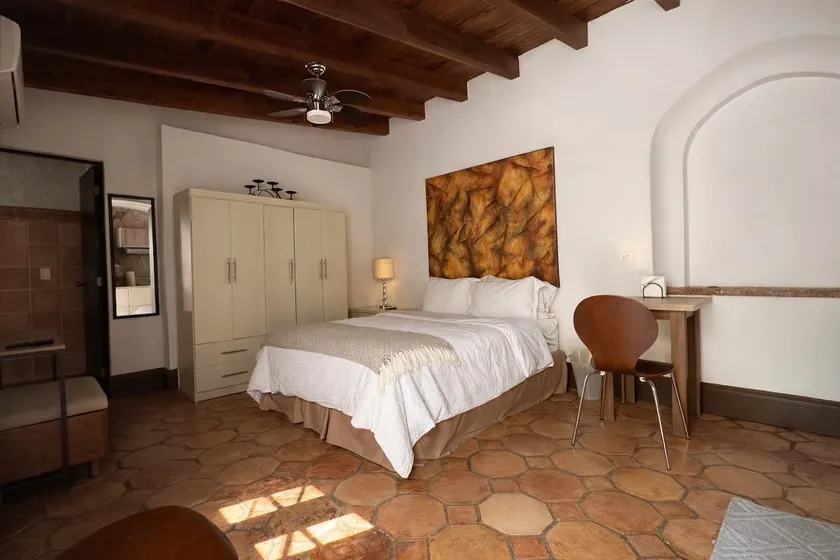 San Pedro Cozy Rustic Loft - Main Avenues & Park - Image 1