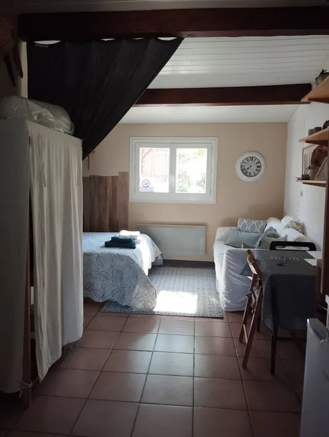 Sunny, quiet studio in a small village - Image 1