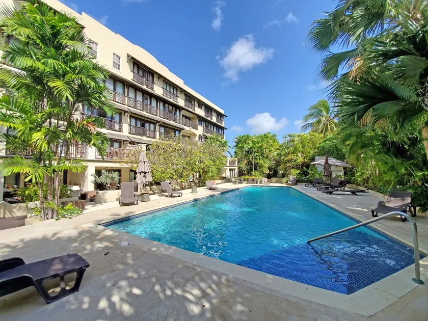 1 bedroom pool front apartment with patio - Image 1
