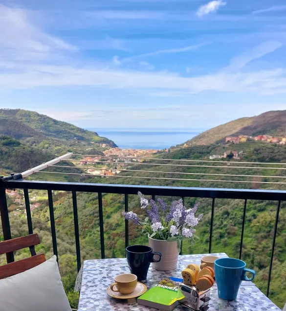 Casa Sofia in typical Ligurian village with sea view - Image 1