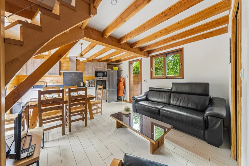 Comfortable air-conditioned maisonette - All within walking distance - Image 1
