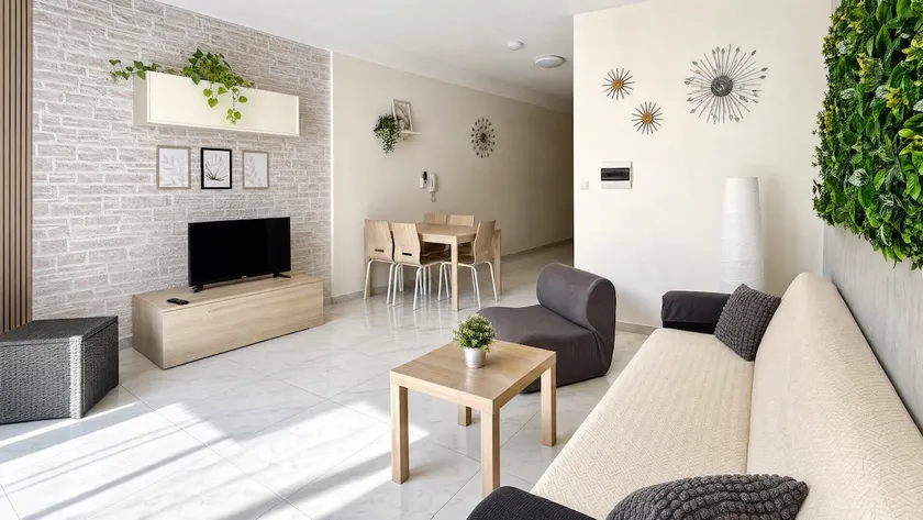 Premium Xlendi Location-2BR/3BA, Bus Stop & Market - Image 1