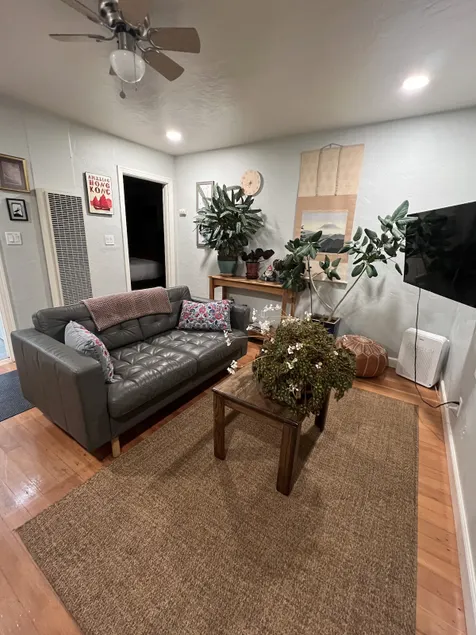 1 Bedroom Unit Walking Distance to Old Town - Image 1