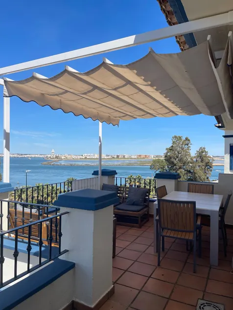 Beautiful penthouse with ocean and marina views - Image 1