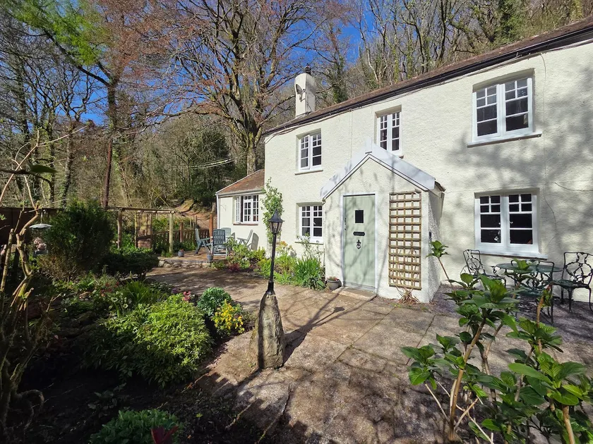 River side cottage ideally situated to explore Exmoor and the North Devon Coast. - Image 1