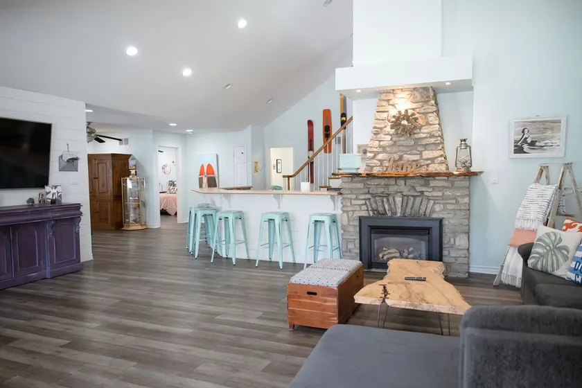Family Friendly Getaway- Steps to Crystal Beach - Image 1