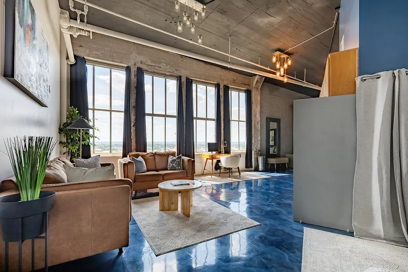 The Bleu (w/ Amazing View) - Image 1