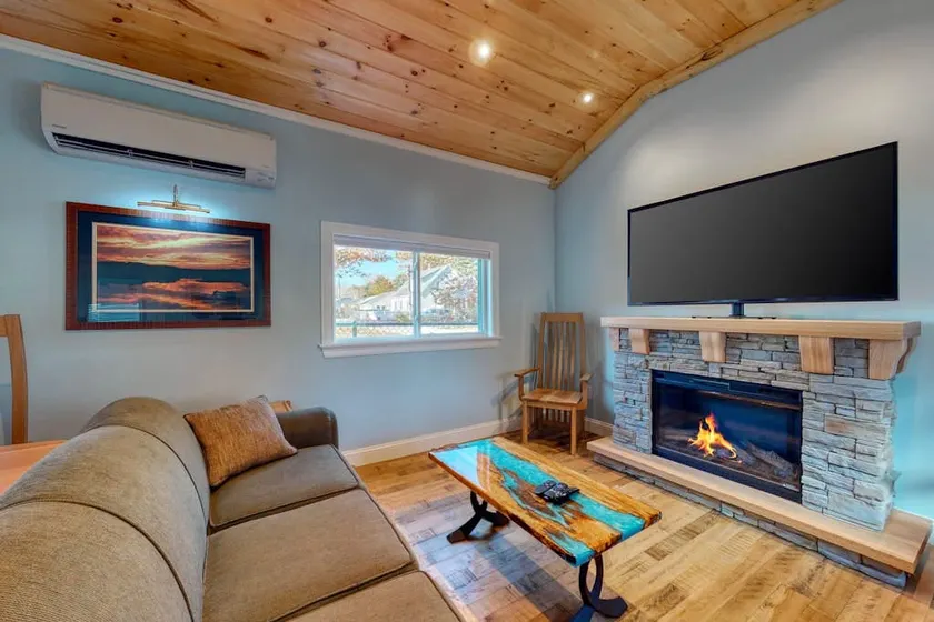 Dog-friendly studio with patio - walk to beach - Image 1
