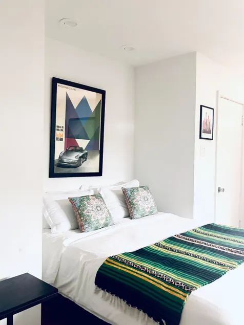 Centralize Green Décor Gorgeous Apt Artsy Montrose - Image 1
