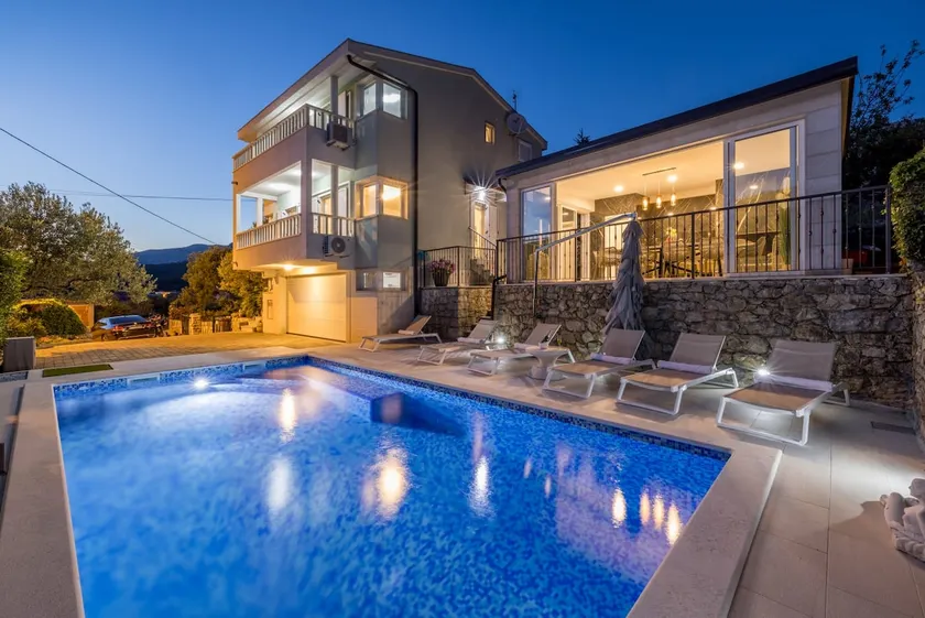 LUX! Unique offer in the Split area,heated pool - Image 1