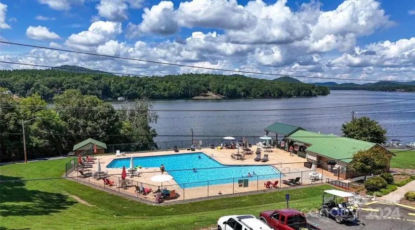 Lake Escape on Lake Tillery / Gated Community / High Speed Internet - Image 1