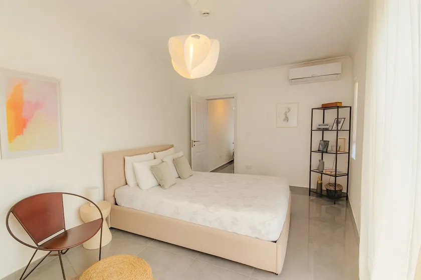 Sunny Penthouse with Large Terrace - Image 1