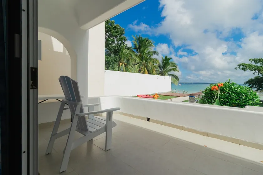 Blue apartment overlooking the Bacalar Lagoon - Image 1
