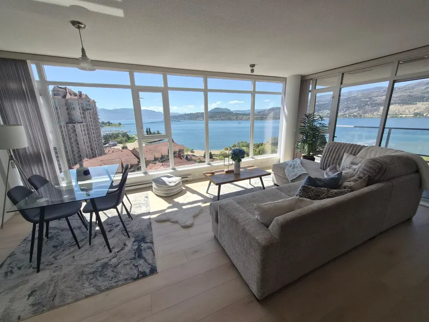 STUNNING LAKEVIEW LUXURY RESIDENCE - 18th FLOOR - Image 1