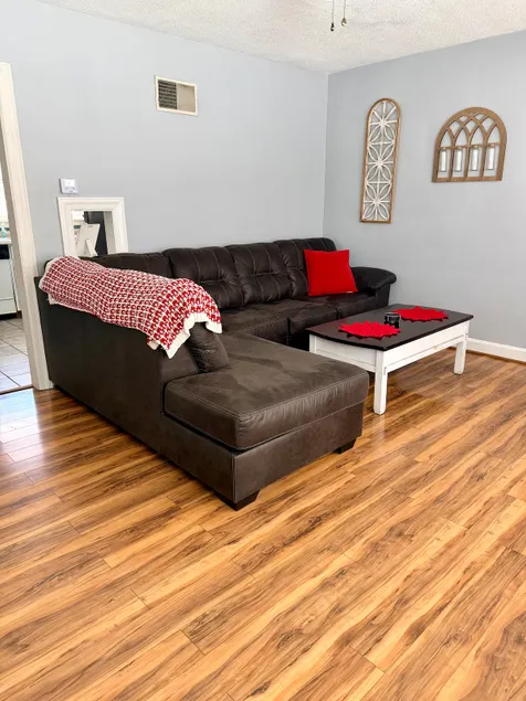 Campus Cottage: Cozy, Convenient, Captivating - Image 1