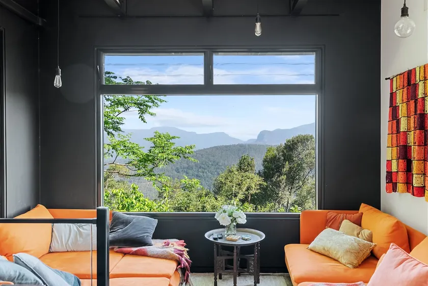Cabane Treehouse Retreat with Mountain Views - Image 1
