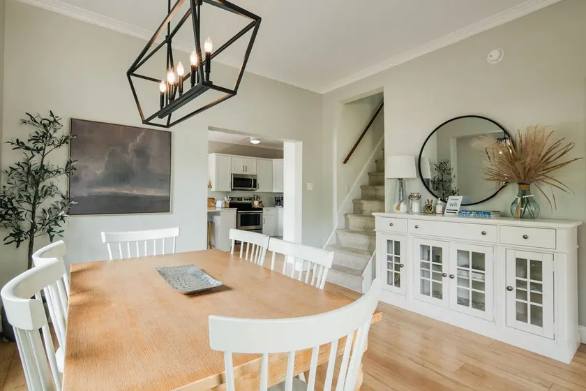 Spacious Home near Downtown, River Walk, and Beach - Image 1