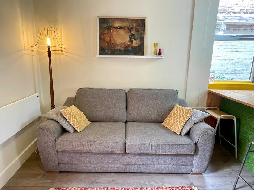 Chequer - seafront 1 bed ground floor garden flat - Image 1