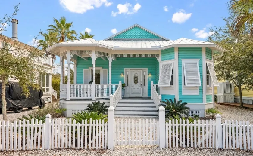 Village of Tannin Beach house Across from beach - Image 1