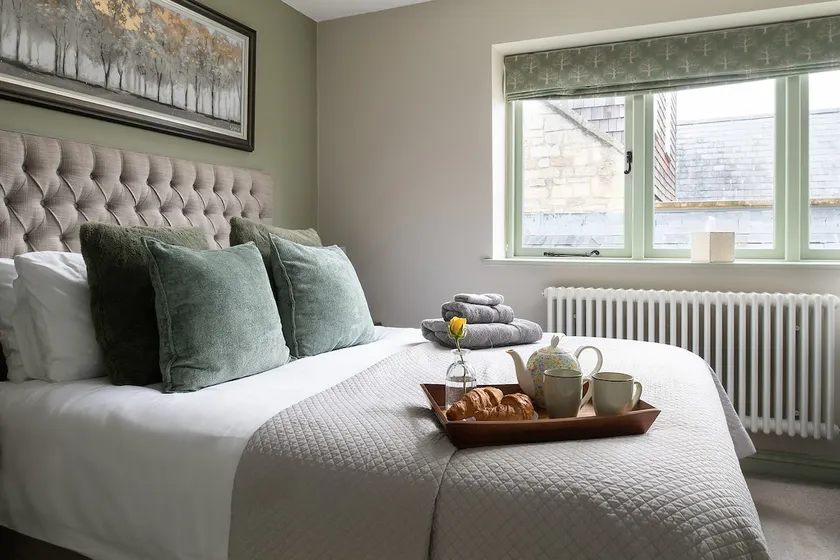 Luxury Central, Dog friendly, King Bed, Log fire - Image 1
