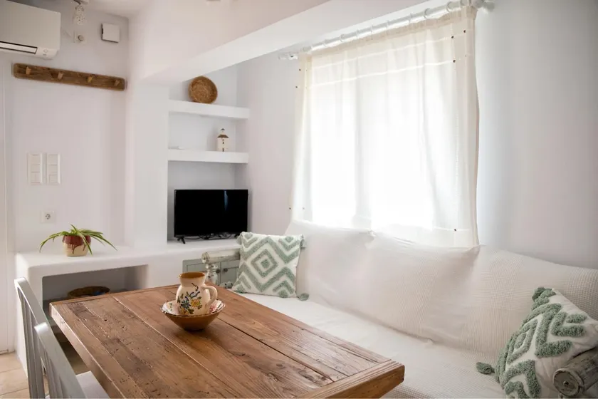 Leonidas House Renovated 2024 - Image 1