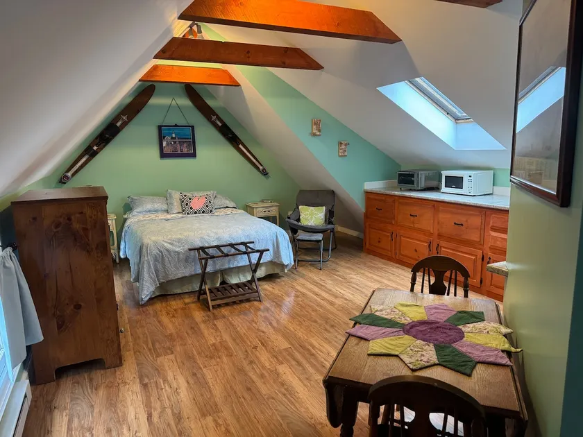 Cozy & Private Studio Apartment - Image 1