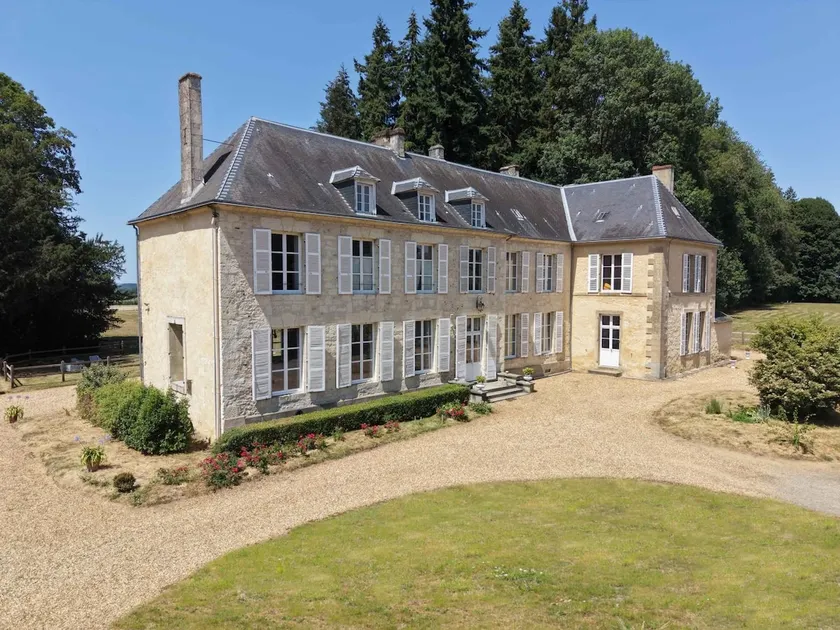 Vivez le Charme du Château avec WiFi à Bellavilliers - Image 1