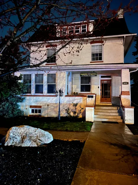 House 411 - Image 1